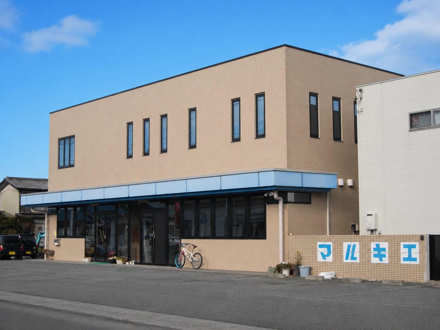 本社社屋外観